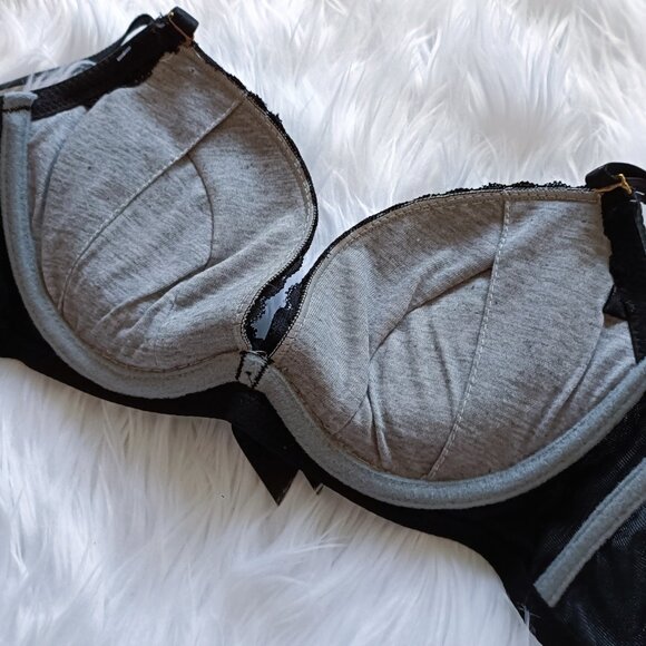 Black satiny push-up bra with bow and lace accents - Picture 4 of 5